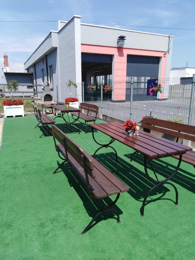 Aparthotel Pod Kogucikiem Krzyzanowice Exterior foto